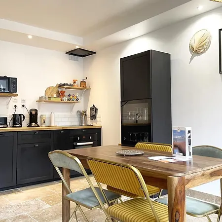 The Station - 50m Gare *