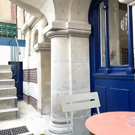 The Station - 50m Gare