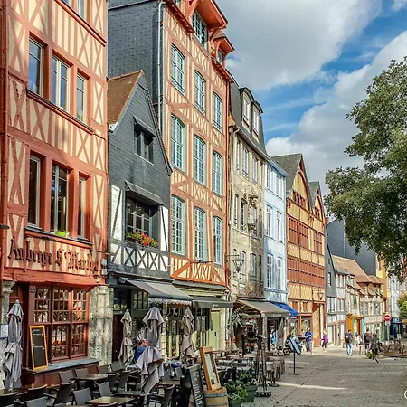 The Station - 50m Gare 아파트